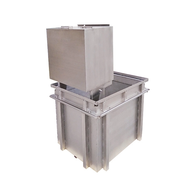 Protective cover of distribution box